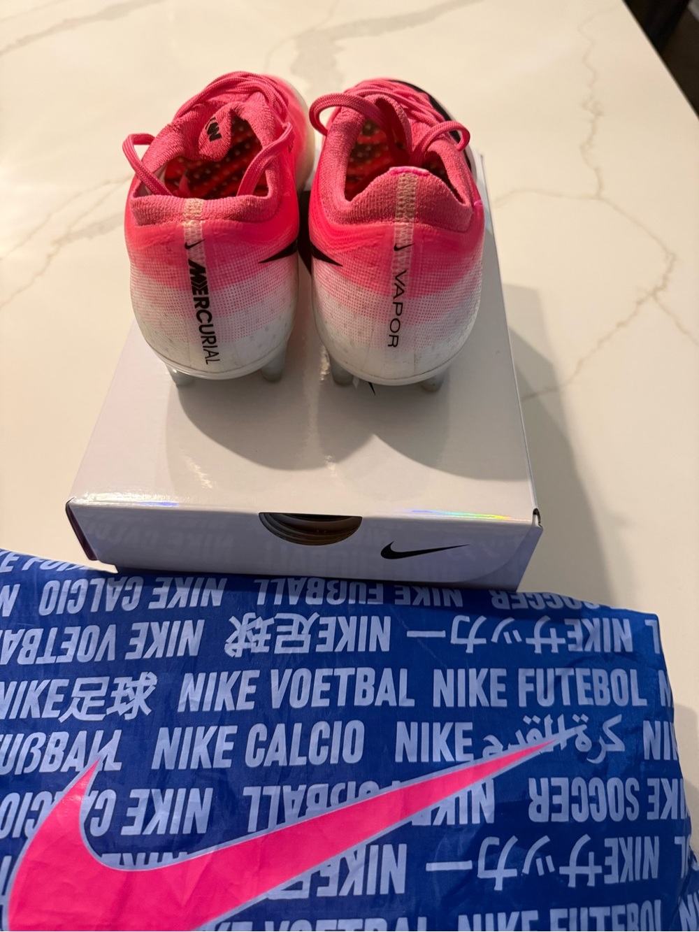 Nike Women’s AG Mecurial Vapor Cleats - Picture 3 of 7